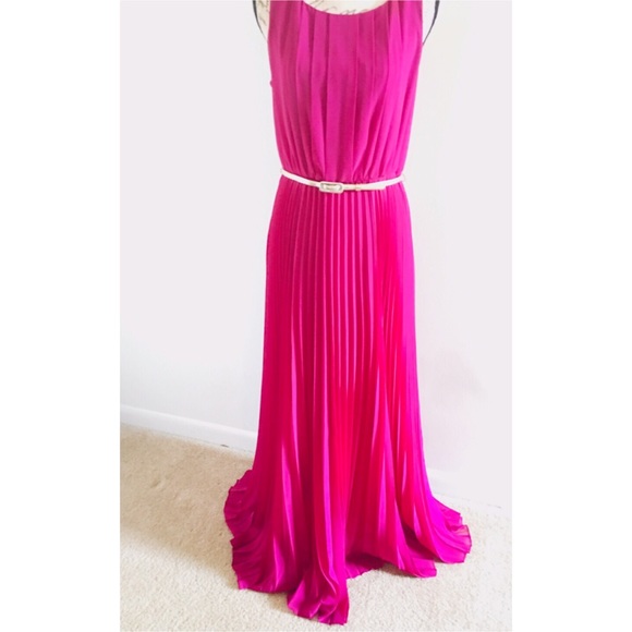 Beautiful fuschia gown - Picture 2 of 5